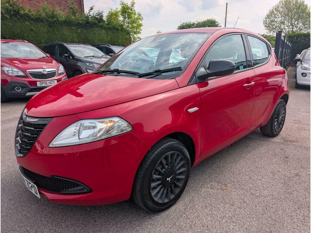Chrysler Ypsilon 1.2 Silver Euro 6 Red