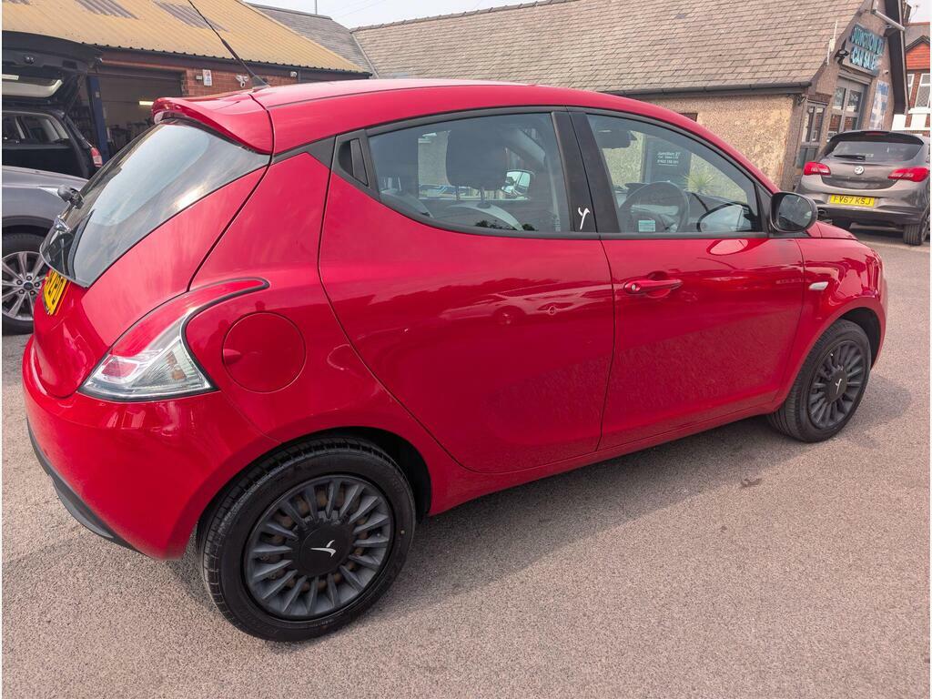 Chrysler Ypsilon 1.2 Silver Euro 6 Red #6