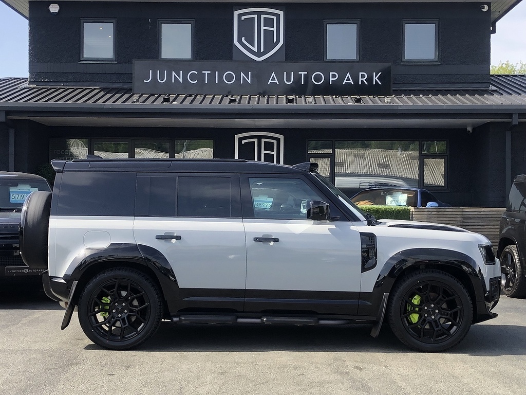 Land Rover Defender 110 D300 Mhev Hse YA21GOP Silver #5