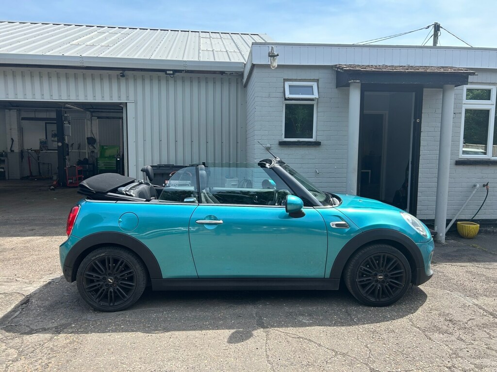 Mini Convertible 1.5 Cooper Blue
