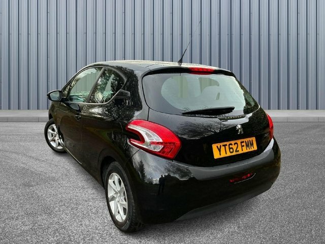 Peugeot 208 1.2 Vti Active Euro 5 Black #4