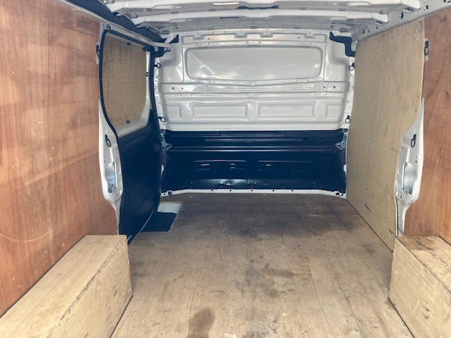 Renault Trafic Mpv YB22NKZ White #5