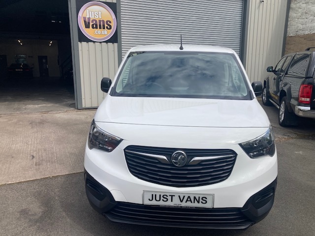 Vauxhall Combo Combo 2300 Dynamic Td BL71OPG White #2