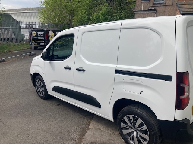 Vauxhall Combo Combo 2300 Dynamic Td BL71OPG White #3