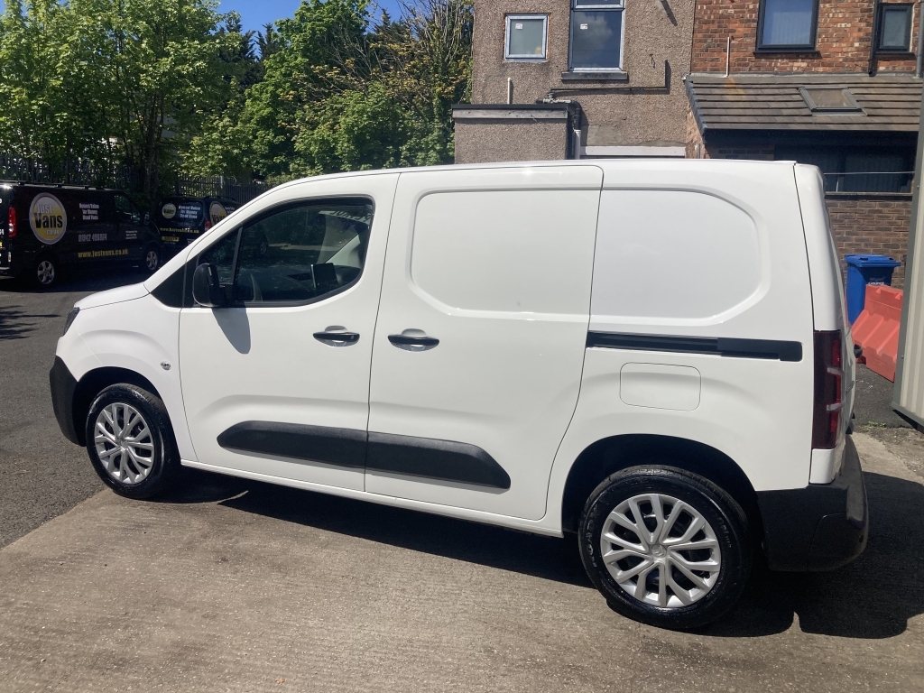 Citroen Berlingo Mpv White #3