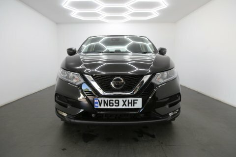 Nissan Qashqai 1.3 Dig-t Acenta VN69XHF Black #2
