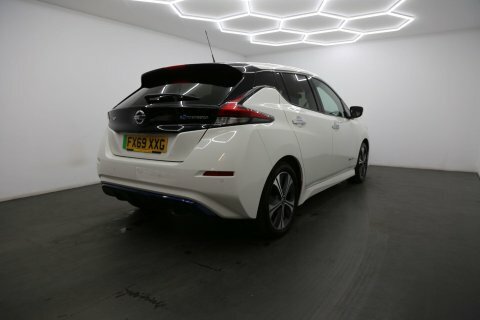 Nissan Leaf 40Kwh N-connecta FX69XXG White #4