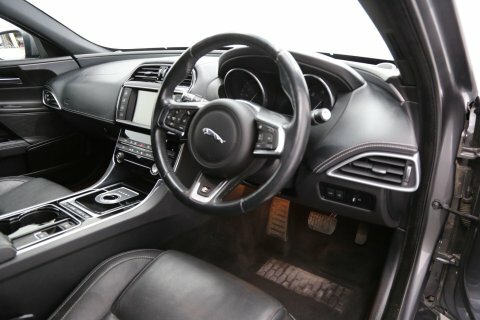 Jaguar XE R-dynamic Hse Black Grey #17