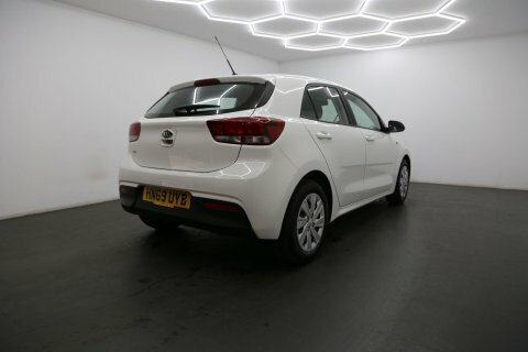 Kia RIO Hatchback Red #4