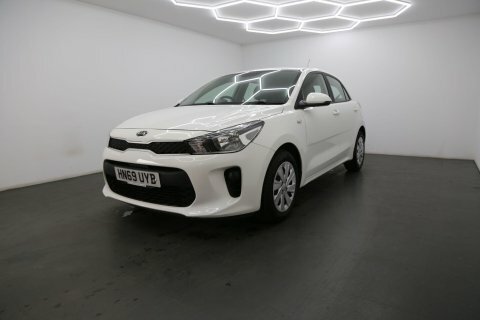 Kia RIO Hatchback Red #3