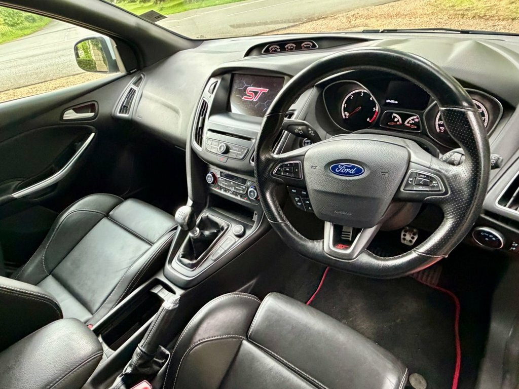 Ford Focus 2L St-3 White #4
