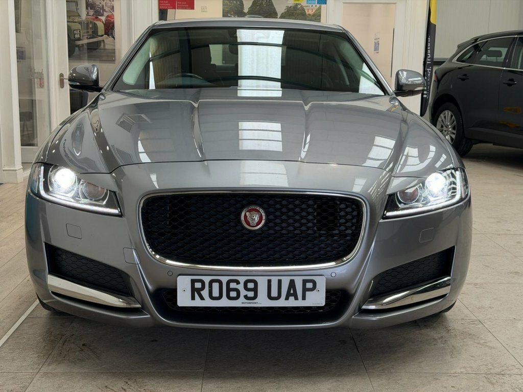 Jaguar XF 2L Prestige Grey