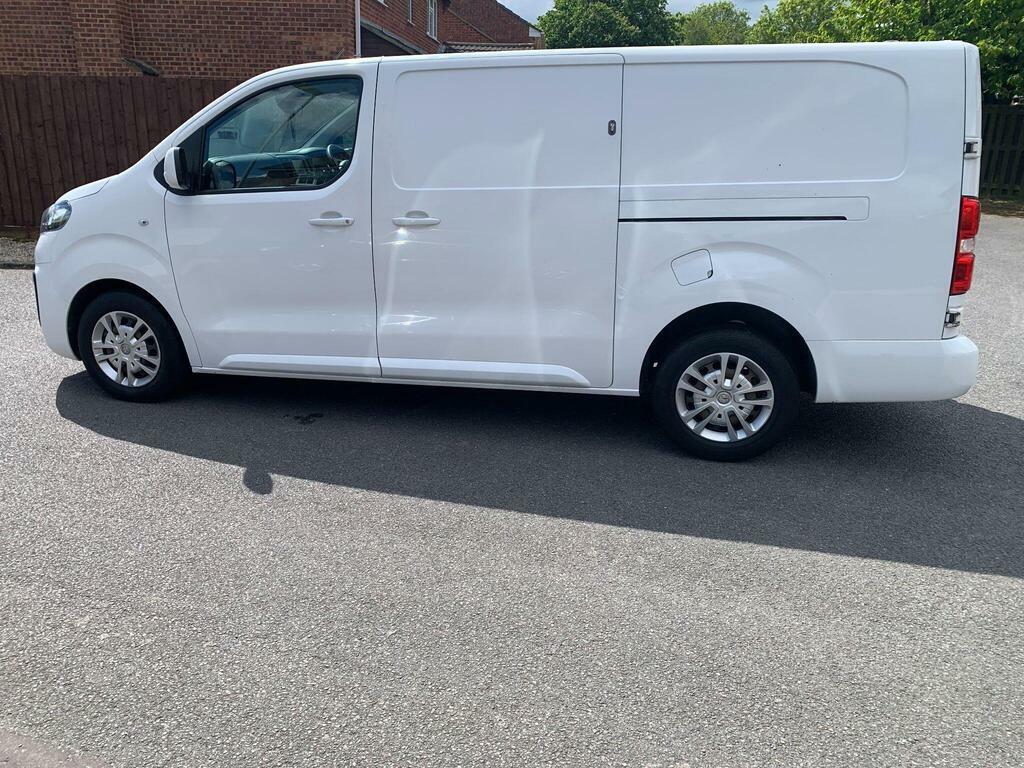 Vauxhall Vivaro 2.0 Turbo D 3100 Sportive L2 H1 Euro 6 S S DU21YRF White #4