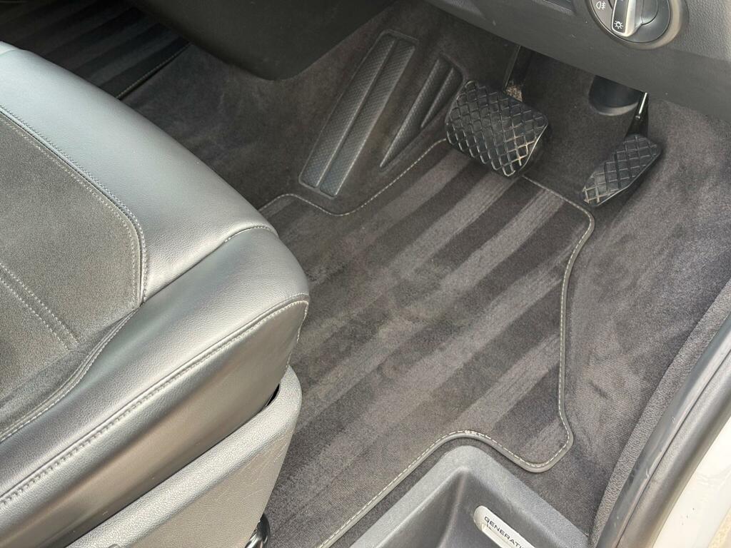 Volkswagen Caravelle 2L Executive Grey #11