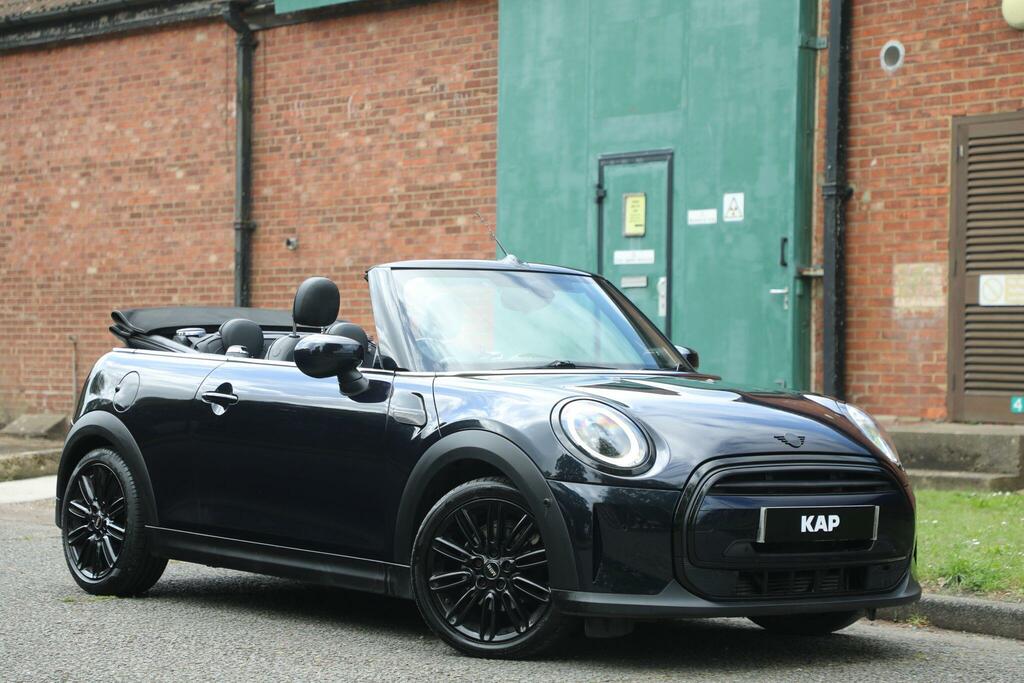 Mini Convertible Cooper Exclusive 1.5 Cooper Exclusive Steptronic E Black