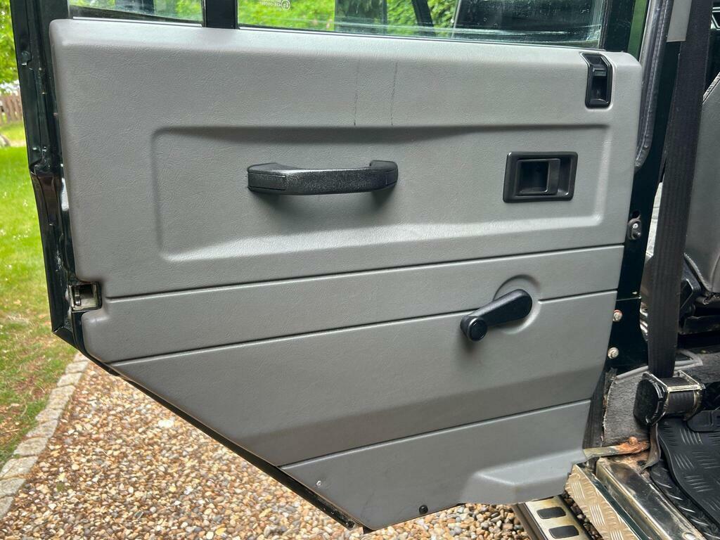 Land Rover Defender 110 Blue #28