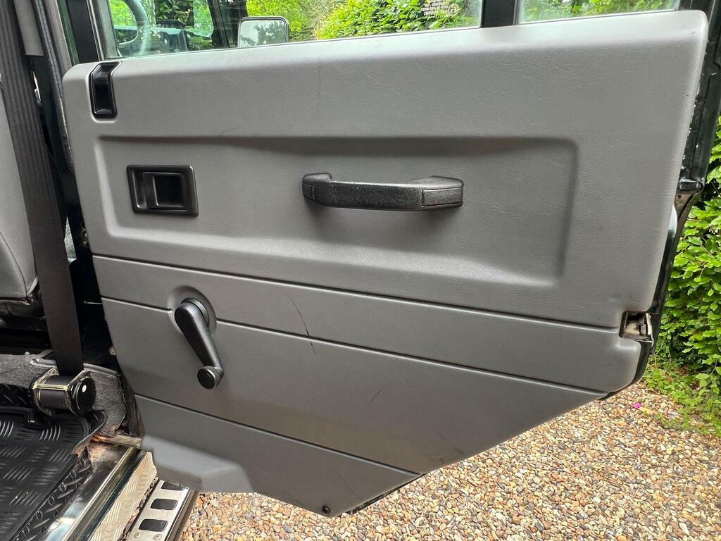 Land Rover Defender 110 Blue #29