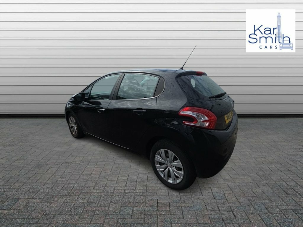 Peugeot 208 1L Access Black #4