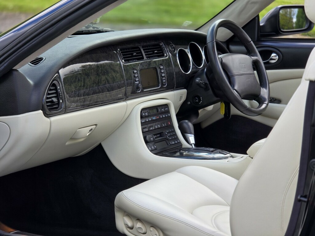 Jaguar XKR 4.2 Black #2