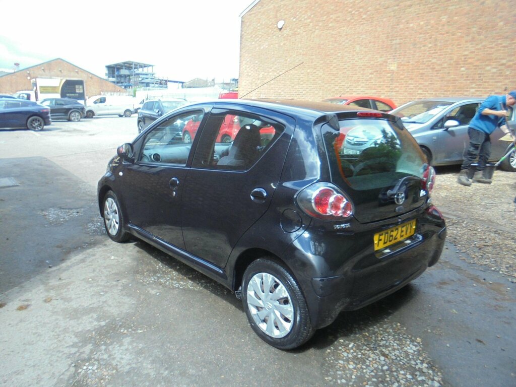 Toyota Aygo 1.0 Vvt-i Ice Euro 5 FD62EVY Black #6