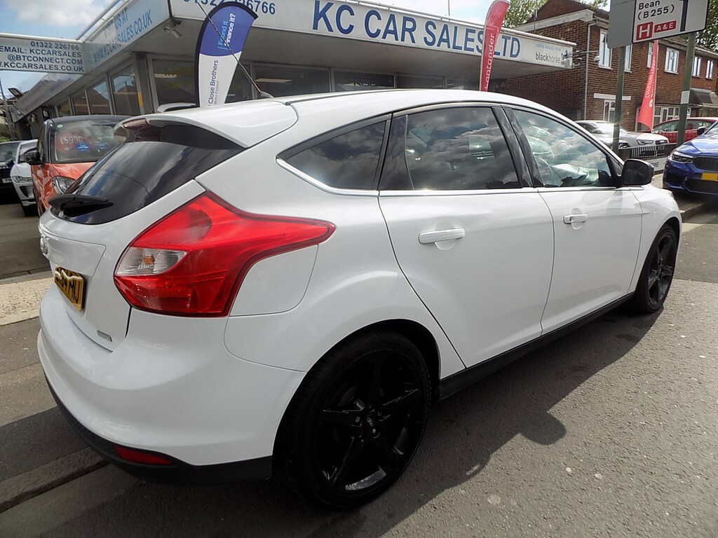 Ford Focus Zetec White #4