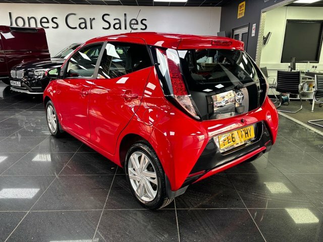Toyota Aygo Vvt-i X-pression Hatchback FE64FHY Red #2