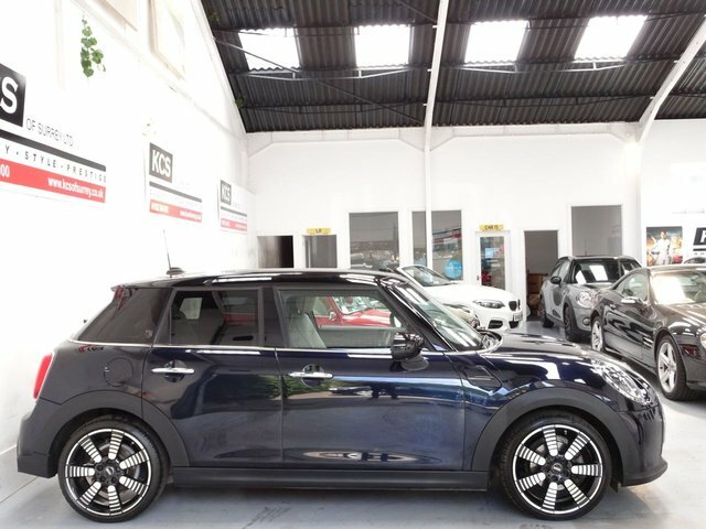 Mini Hatch 1.5 Cooper Exclusive Hatchback Steptron AV72GGJ Black #3