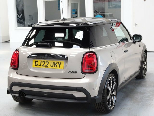 Mini Hatch 1.5 Cooper Exclusive Hatchback E GJ22UKY Grey #5