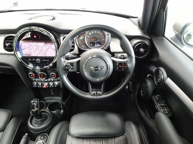Mini Hatch 1.5 Cooper Exclusive Hatchback Steptron WG72FJA Black #6