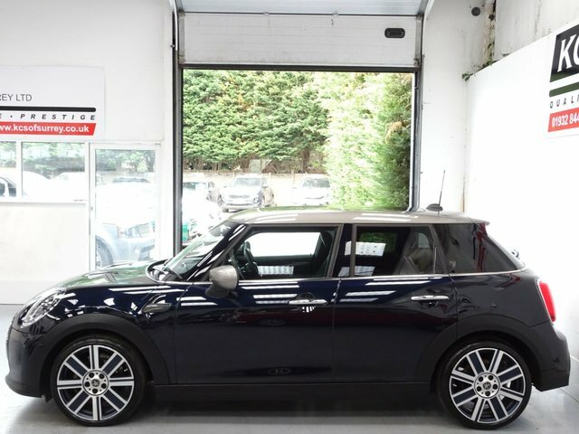 Mini Hatch 1.5 Cooper Exclusive Hatchback Steptron WG72FJA Black #3