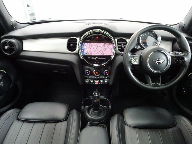 Mini Hatch 1.5 Cooper Exclusive Hatchback Steptron WG72FJA Black #2