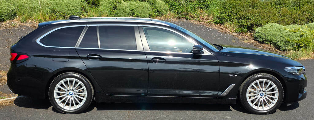 BMW 5 Series 530E Se YK23VOZ Black #4