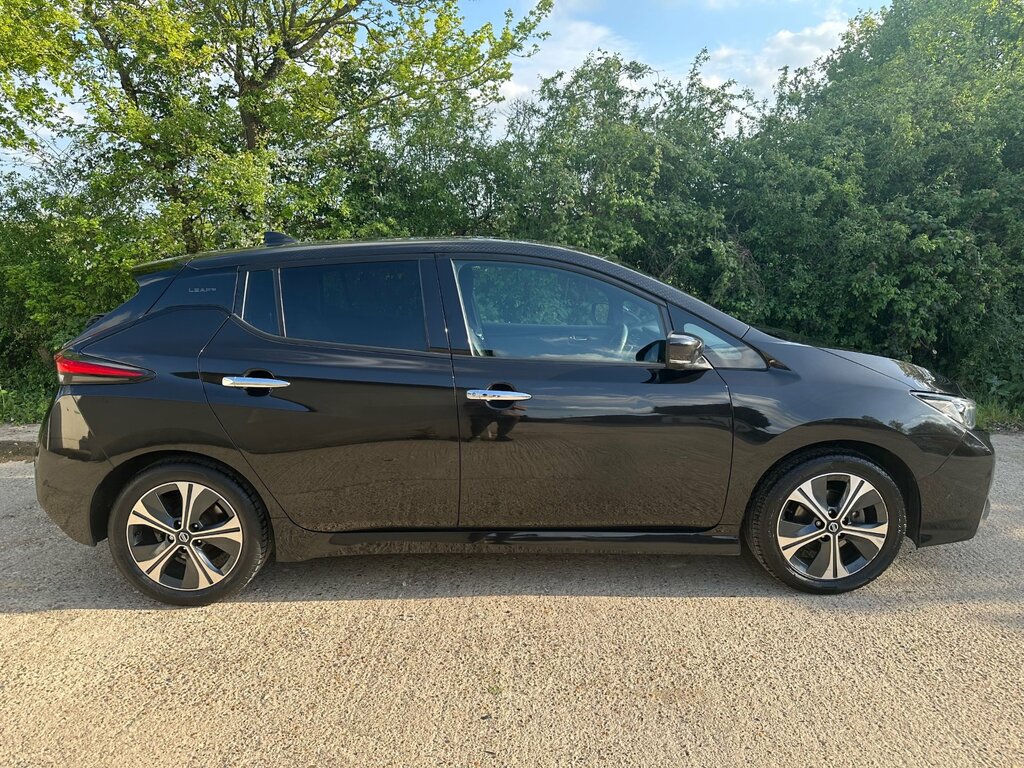Nissan Leaf 40Kwh 10 Hatchback 150 Ps LV21GVE Black #2