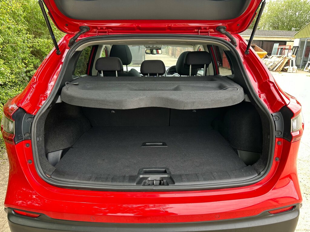 Nissan Qashqai 1.3 Dig-t N-connecta Suv Euro 6 YB70XLO Red #5