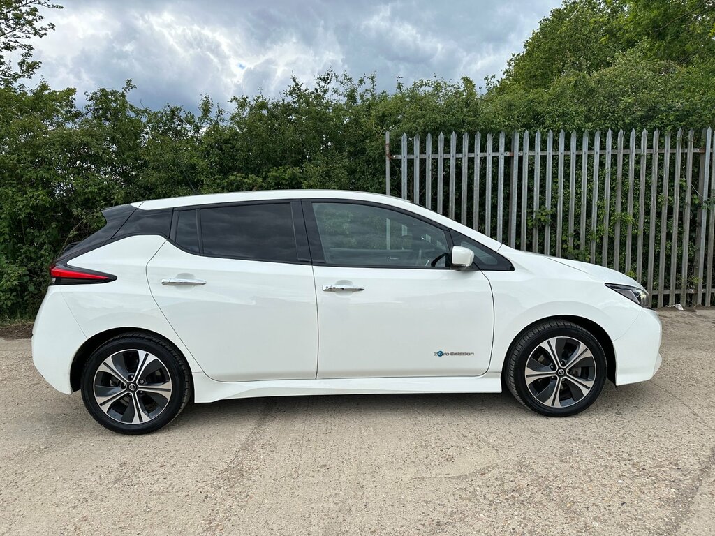 Nissan Leaf 40Kwh N-connecta Hatchback 150 SC69AOP White #2