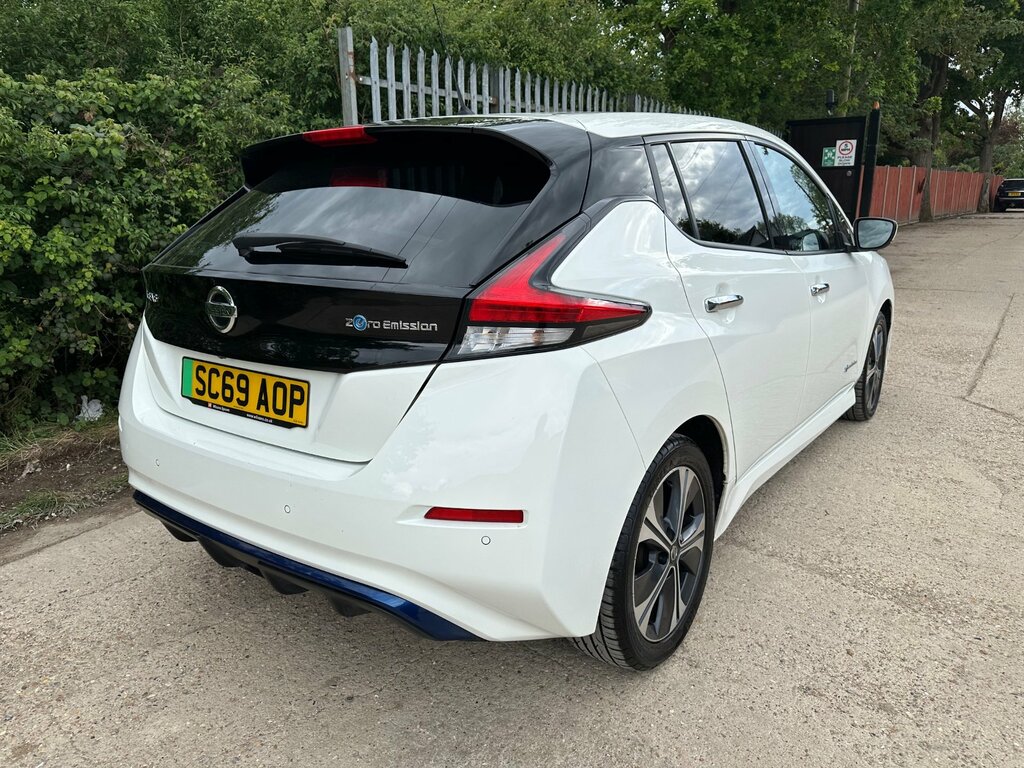 Nissan Leaf 40Kwh N-connecta Hatchback 150 SC69AOP White #3