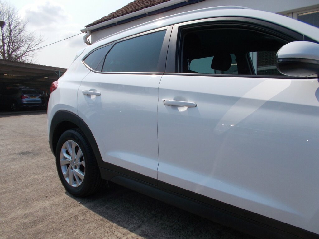 Hyundai Tucson 1.6 Crdi Se Nav 2Wd WP68JWG White #3