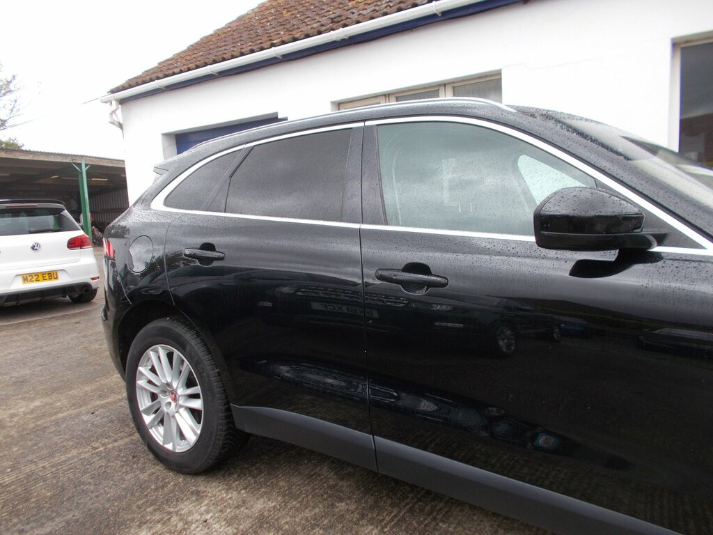 Jaguar F-Pace 2.0 P250i Portfolio Suv Awd Euro 6 SF67YUJ Black #3