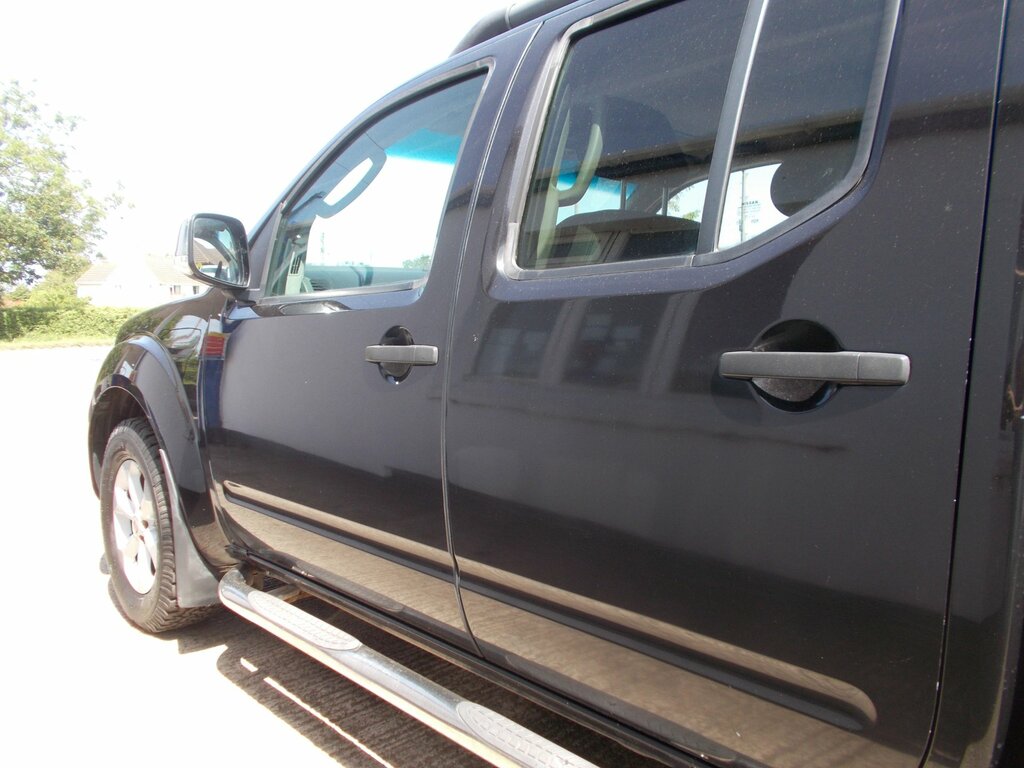 Nissan Navara Tekna White #7