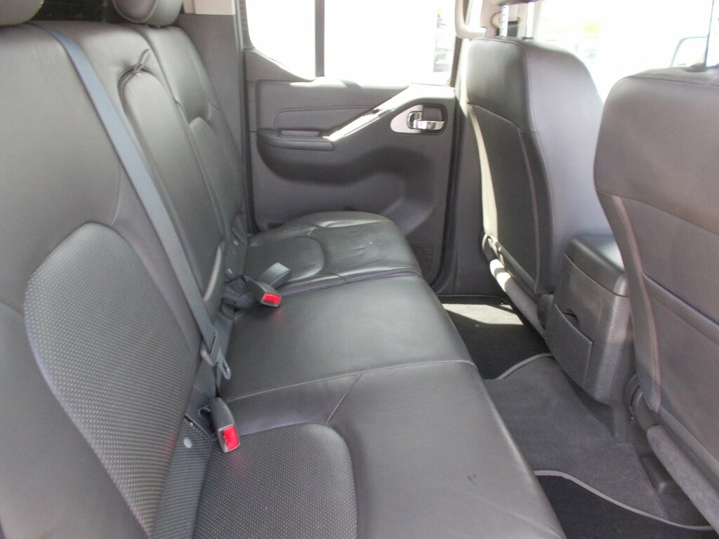 Nissan Navara Tekna White #11