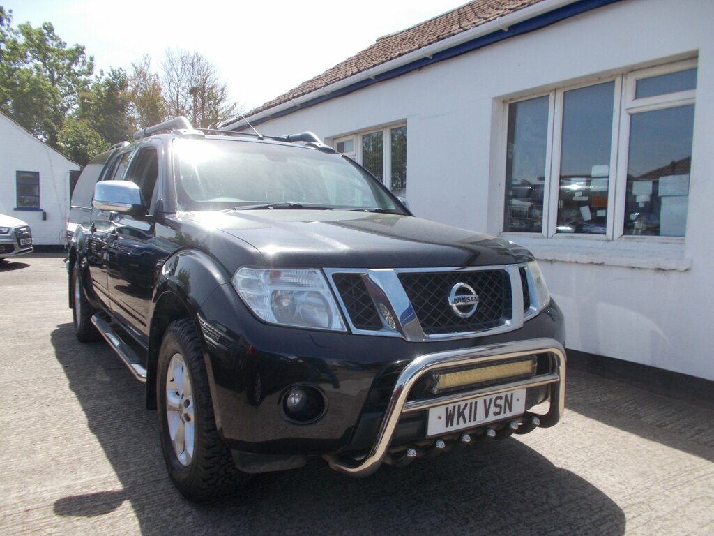Nissan Navara Tekna White #14