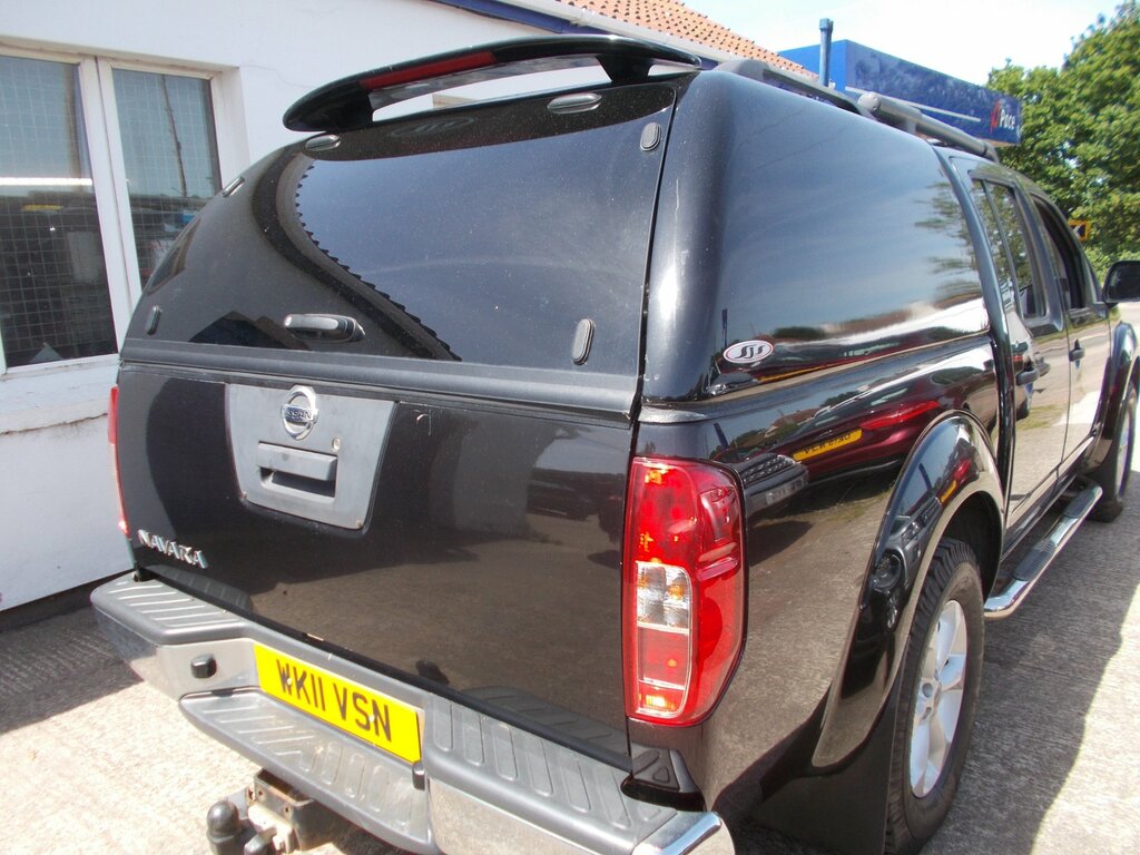 Nissan Navara Tekna White #4