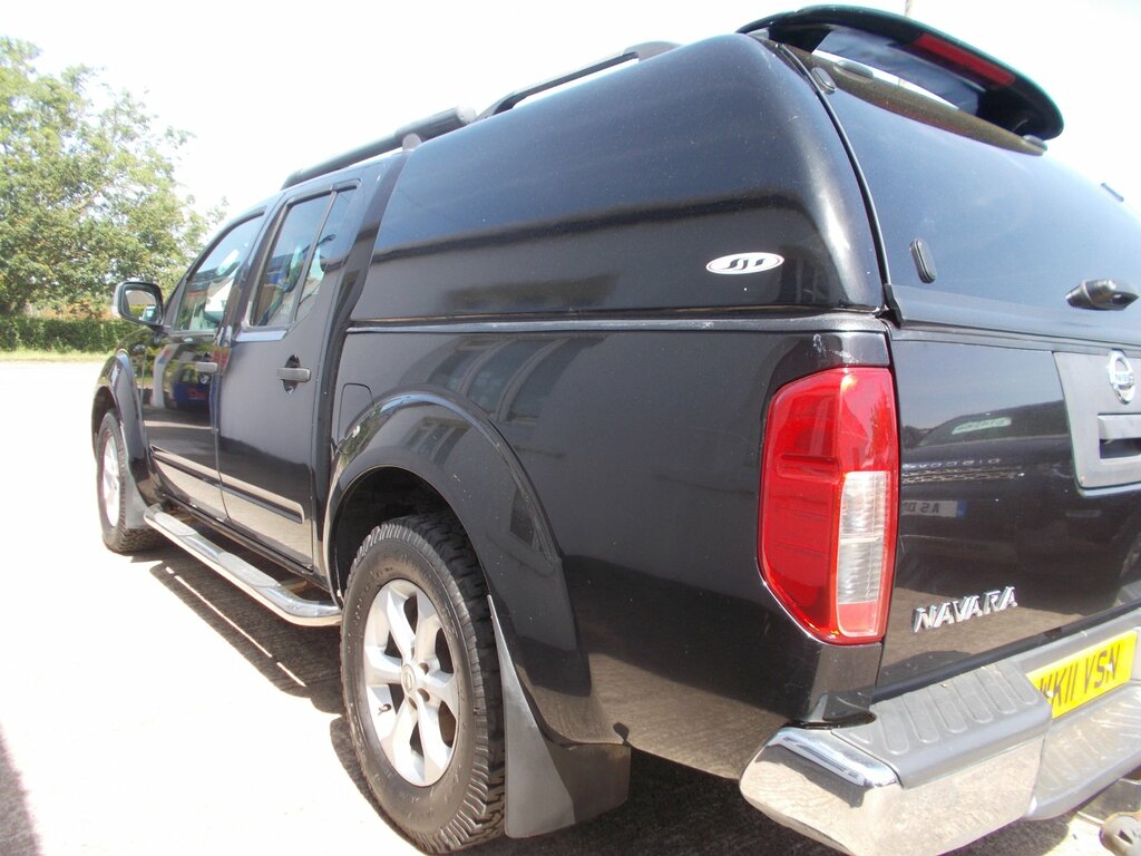 Nissan Navara Tekna White #6