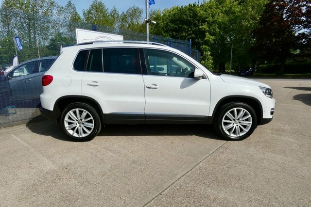 Volkswagen Tiguan 2015 2.0 Tdi Bluemotion Tech Match Edition Suv EA65NTU White #4