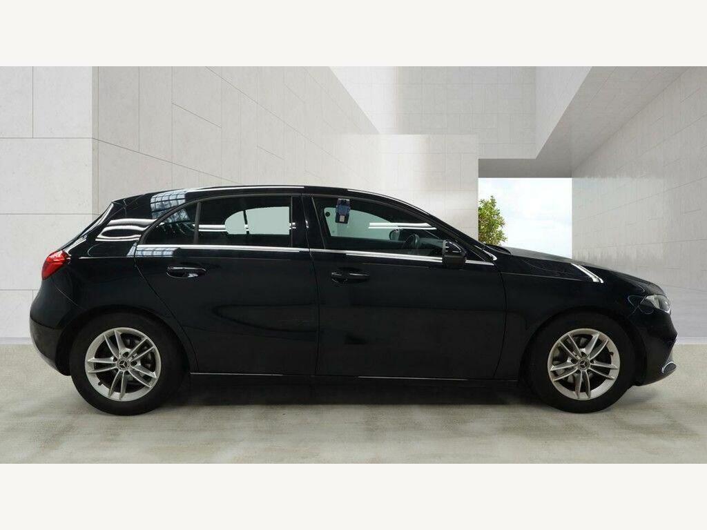 Mercedes-Benz A Class 1.5 A180d Se 7G-dct Euro 6 Ss MT69ZCZ Black #4