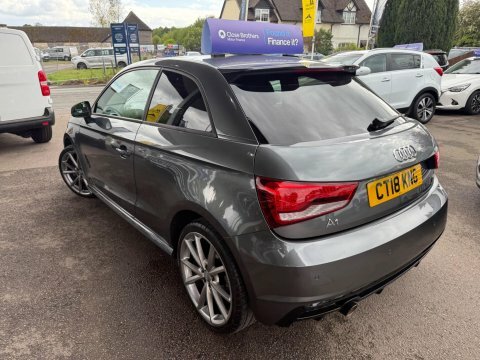 Audi A1 1.6 Tdi Black CT18KNG  #6