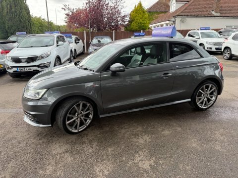 Audi A1 1.6 Tdi Black CT18KNG  #5