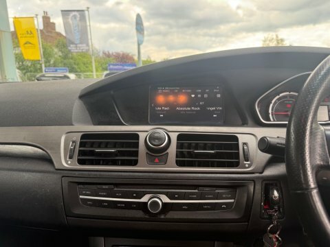MG MG6 Hatchback 1.9 White #17