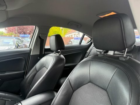 MG MG6 Hatchback 1.9 White #25