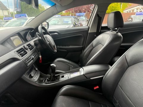 MG MG6 Hatchback 1.9 White #24